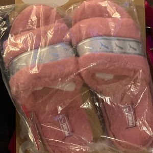Puma pink slides
